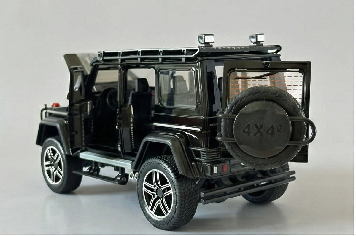 G-Wagon 1:24 Scale Boxy Luxury SUV Diecast Model Car by Jinlifang — Metal Body Collector Display